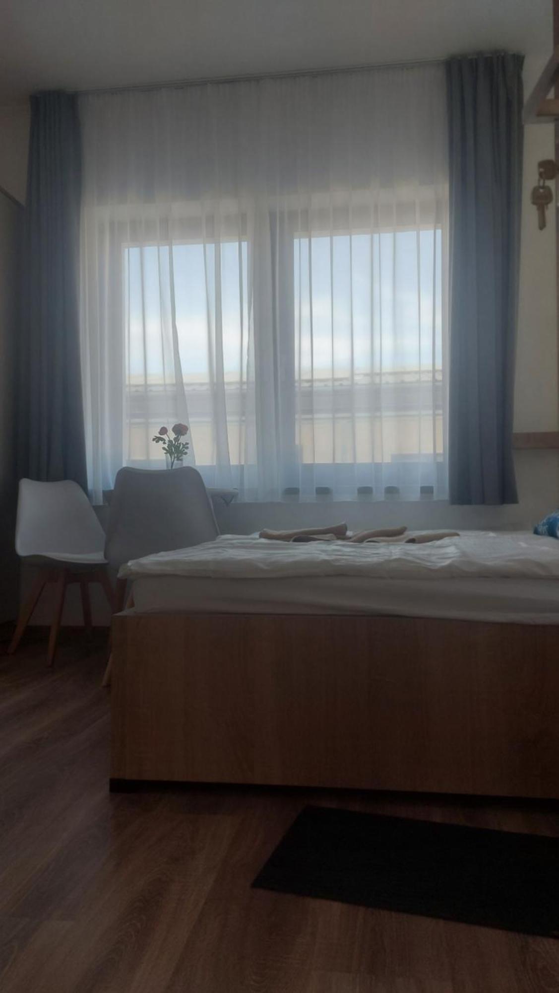 Csaladi Kikoeto Apartman Gyula Bagian luar foto