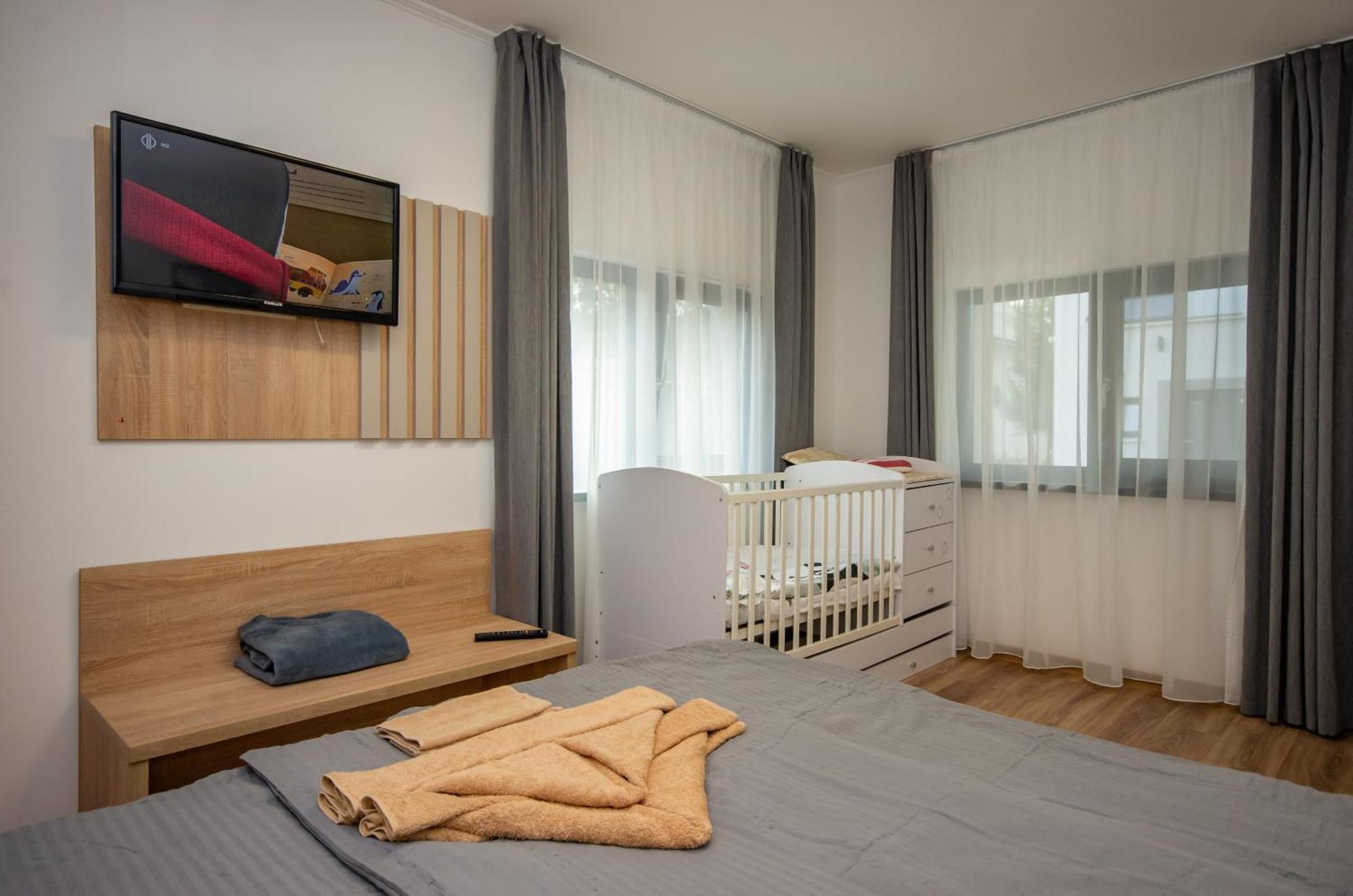 Csaladi Kikoeto Apartman Gyula Bagian luar foto