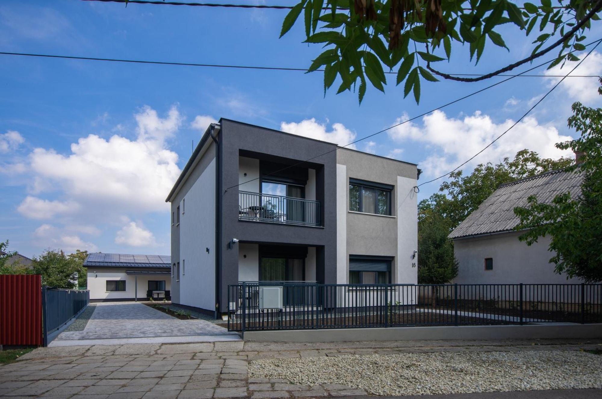Csaladi Kikoeto Apartman Gyula Bagian luar foto
