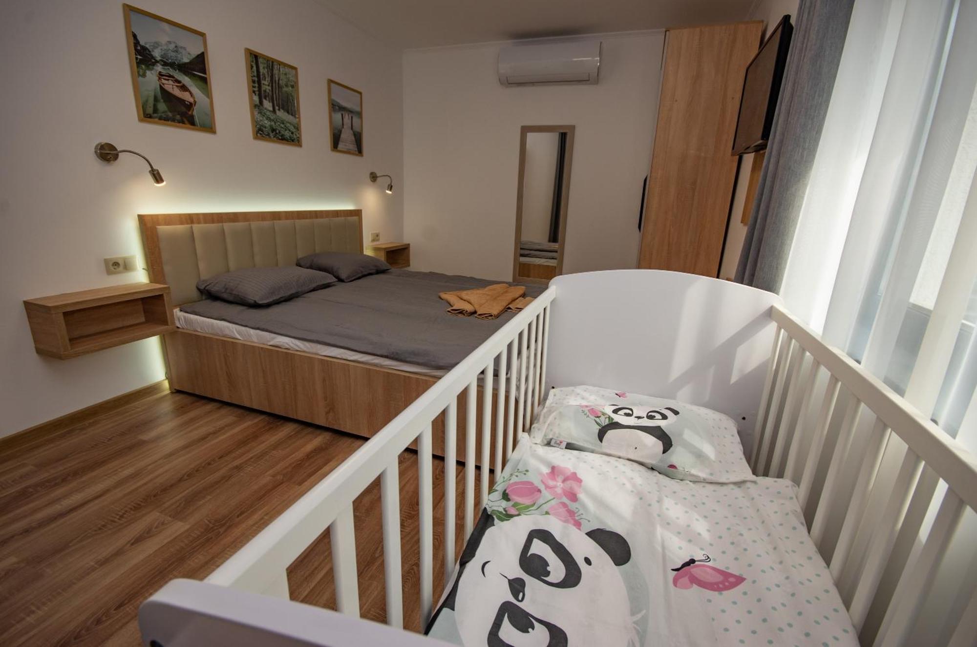 Csaladi Kikoeto Apartman Gyula Bagian luar foto