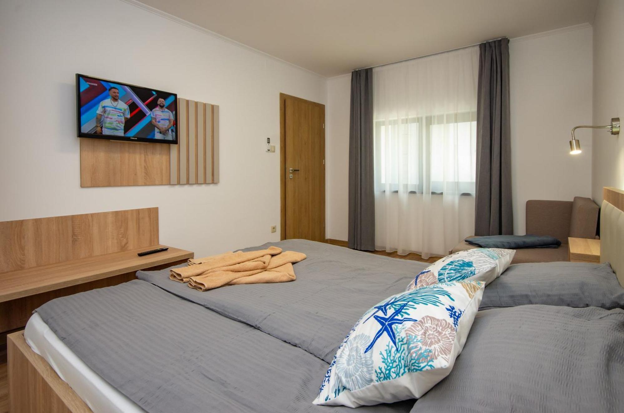 Csaladi Kikoeto Apartman Gyula Bagian luar foto