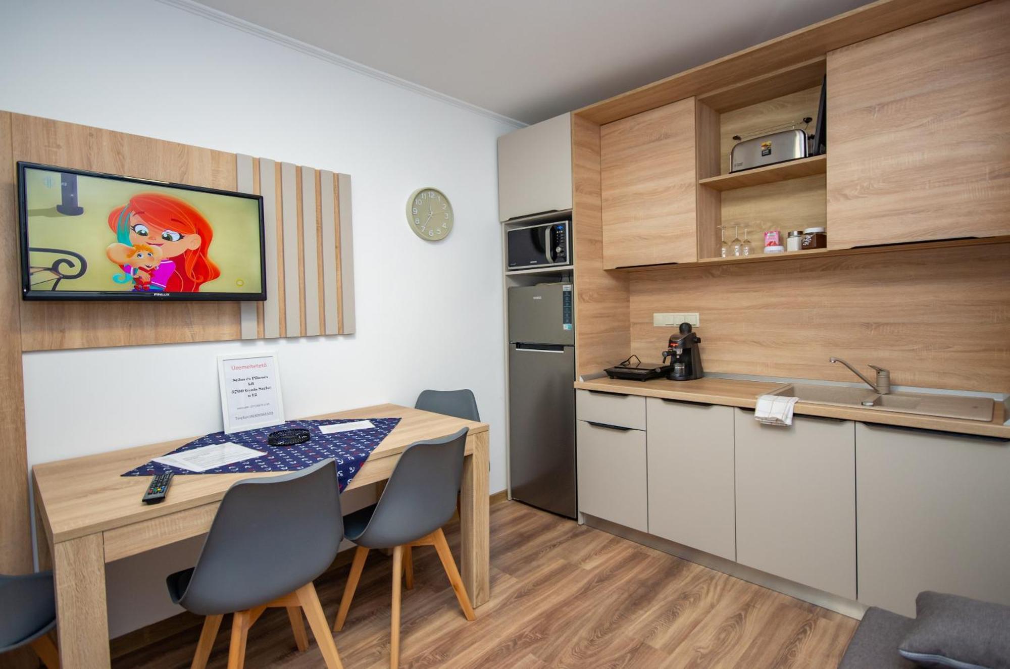 Csaladi Kikoeto Apartman Gyula Bagian luar foto