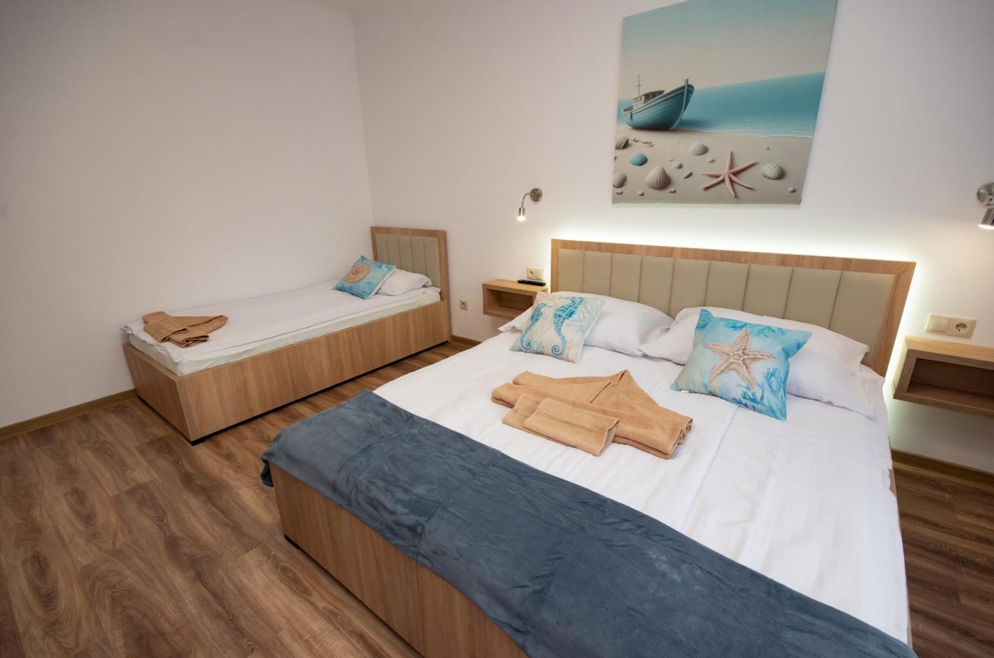 Csaladi Kikoeto Apartman Gyula Bagian luar foto