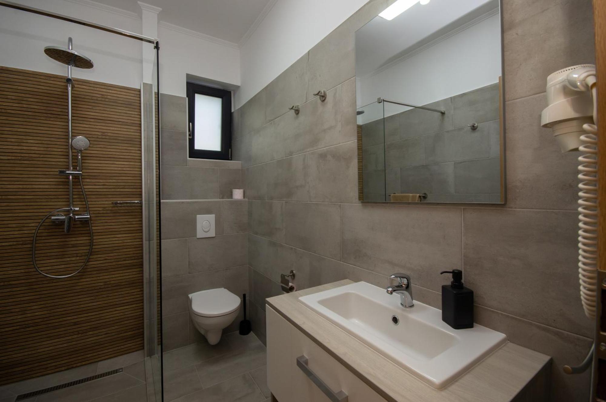 Csaladi Kikoeto Apartman Gyula Bagian luar foto