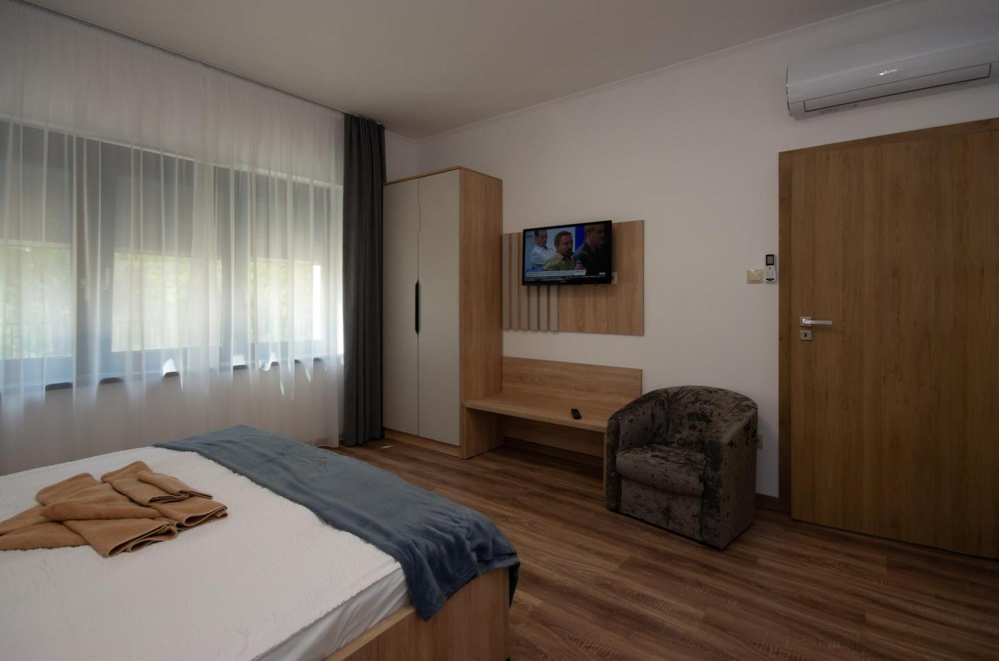 Csaladi Kikoeto Apartman Gyula Bagian luar foto