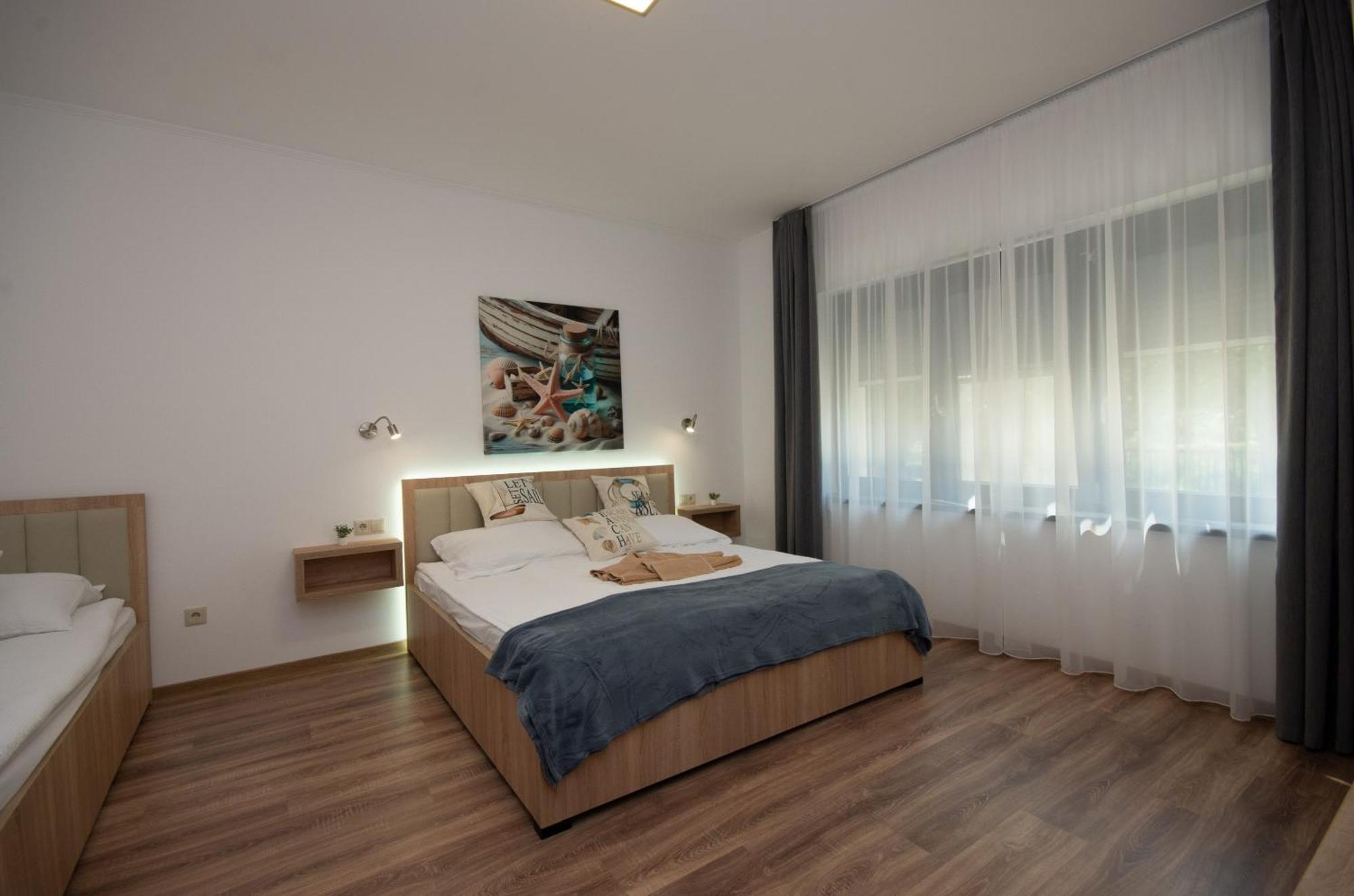 Csaladi Kikoeto Apartman Gyula Bagian luar foto