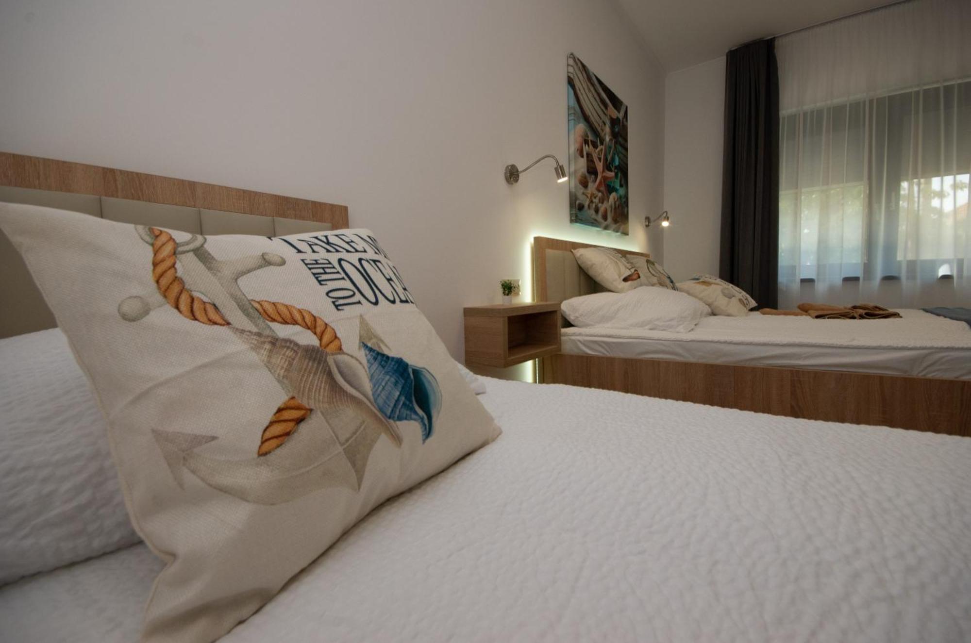 Csaladi Kikoeto Apartman Gyula Bagian luar foto