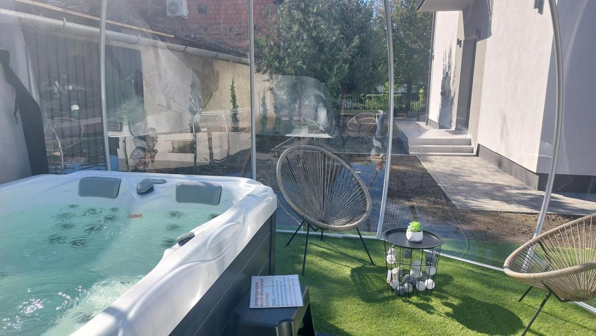 Csaladi Kikoeto Apartman Gyula Bagian luar foto